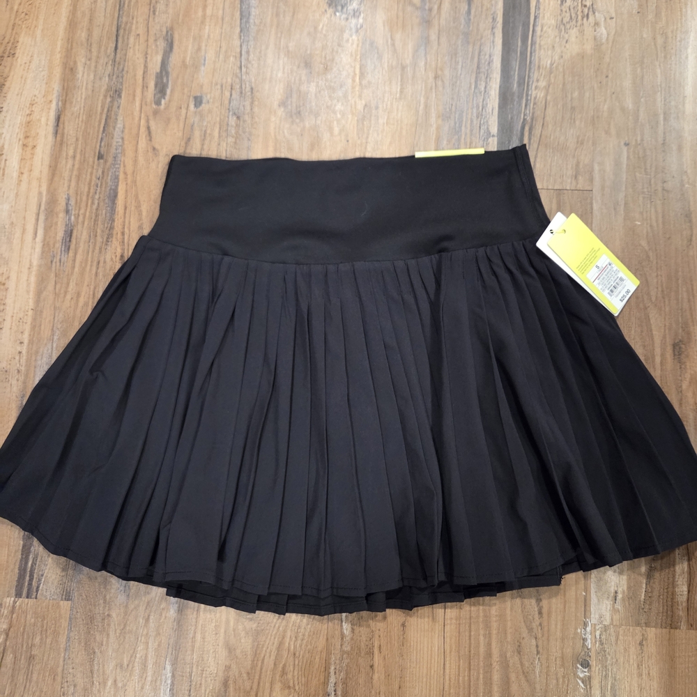 NWT womens Small Athletic Skort